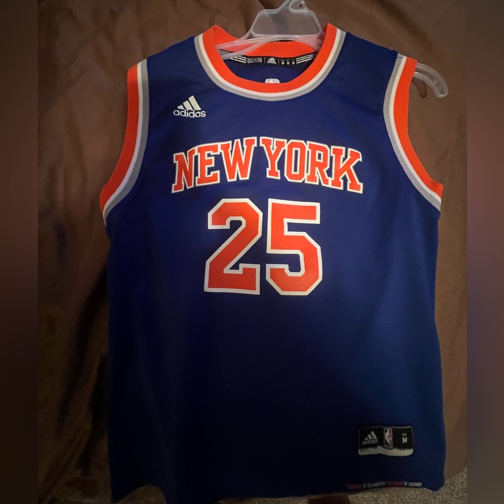 New york knicks Derek rose jersey. youth medium